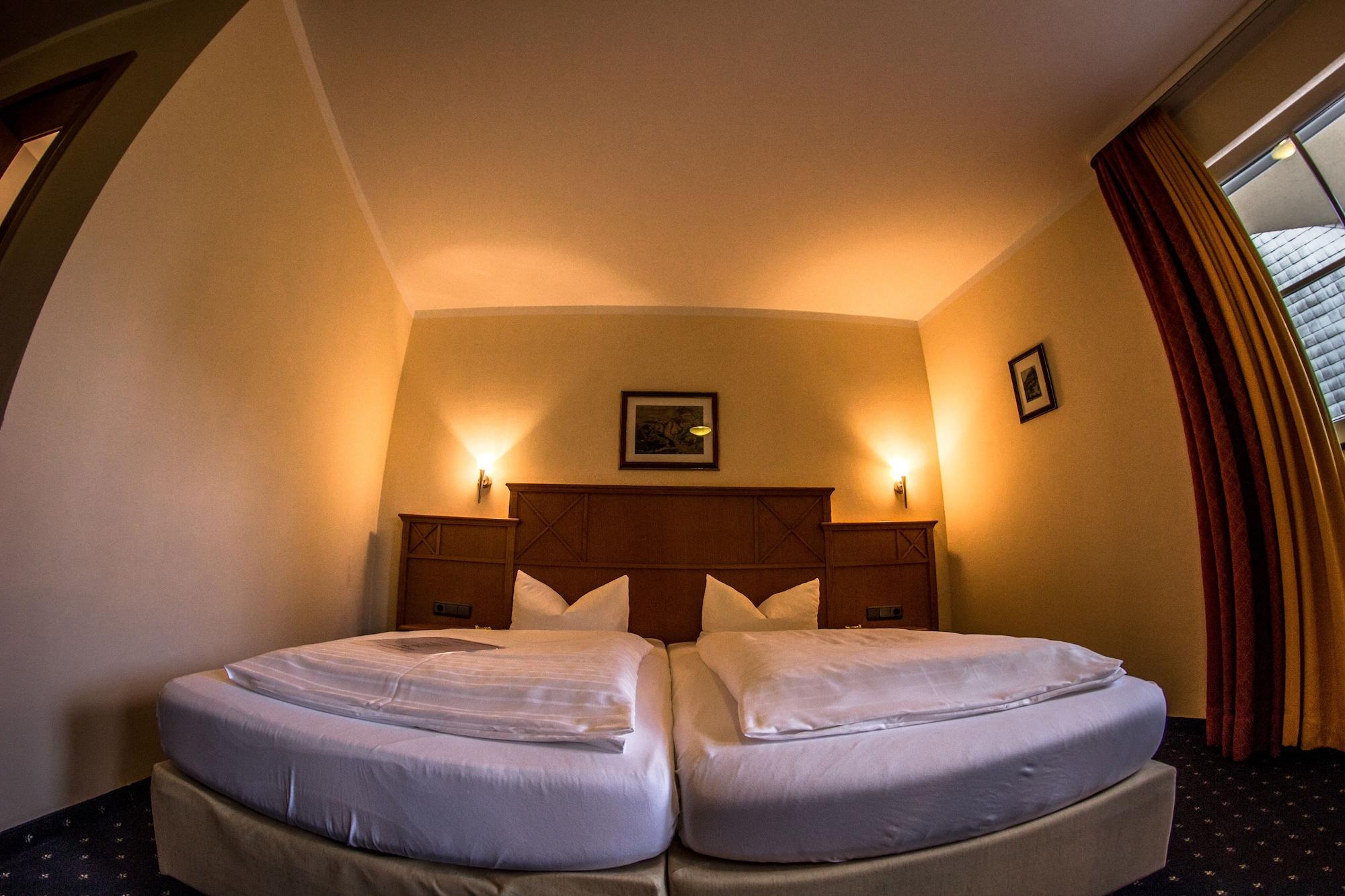 Hotel Blaue Ecke Adenau Eksteriør billede
